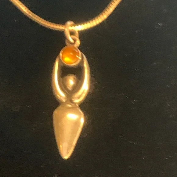 Silver and Amber Pendant Necklace. Stamped. Such a beautiful piece! - Picture 5 of 8